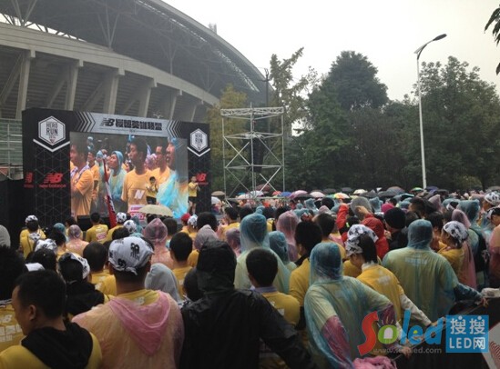 利亞德LED顯示屏記錄賽前熱身活動