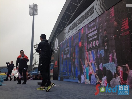 一塊屏上演兩座城的巔峰對決