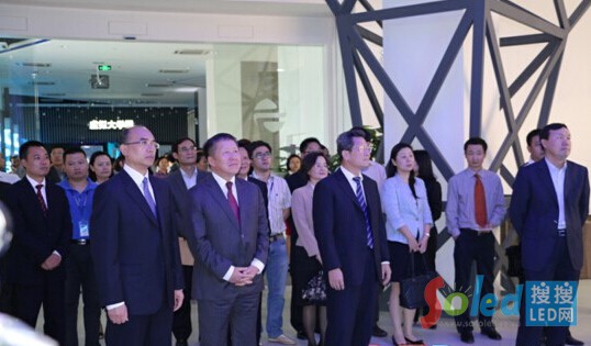 �D��ܲ��L���S���L���^�҃�(n��i)�ⶨλ���g(sh��)��ʾ