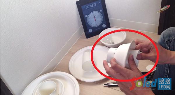 ���E2�����������@����������